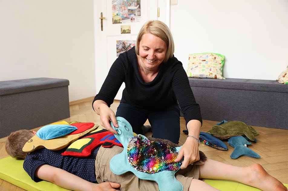Mit redenswert bietet Andrea Grabner Kindern die Möglichkeit, Ihre Wahrnehmung zu fördern und spielerisch Talente zu entdecken